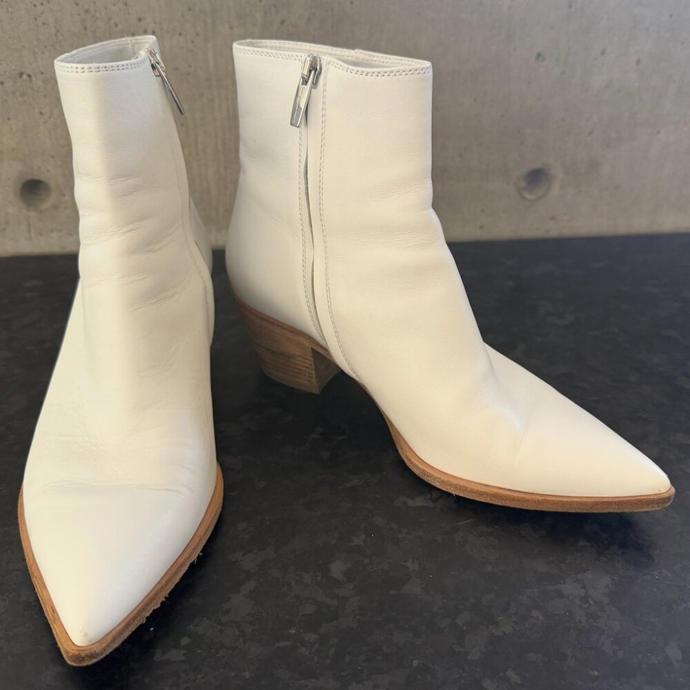 Gianvito Rossi White Leather Pointed Toe Ankle Boots Booties 7 / 37